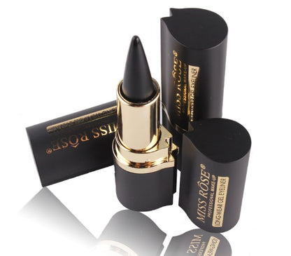 LEVARIA™ VelvetLiner Pro – Waterproof Matte Eyeliner